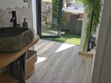 Loft rénové avec piscine privée et spa - Havre de paix en Auvergne - Photo 12