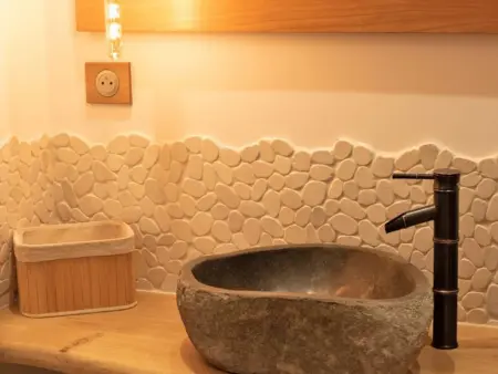 Loft rénové avec piscine privée et spa - Havre de paix en Auvergne - Photo 13