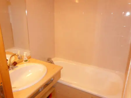 Charmant appart rénové 4 pers, balcon sud, plein centre, proche ski et piscine! - Photo 5