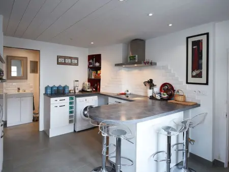 Maison de Charme au Centre du Village avec Cheminée et Cuisine Équipée - Photo 2
