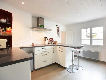 Maison de Charme au Centre du Village avec Cheminée et Cuisine Équipée - Photo 3