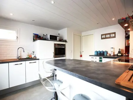 Maison de Charme au Centre du Village avec Cheminée et Cuisine Équipée - Photo 4