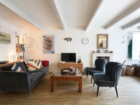 Maison de Charme au Centre du Village avec Cheminée et Cuisine Équipée - Photo 5