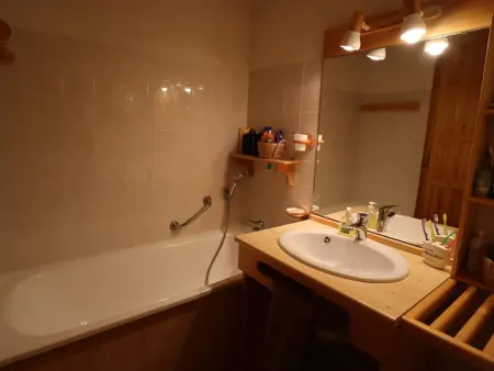 Duplex spacieux 6 pers. au cœur du village, proche des pistes, piscine l'été, équipements complets - Photo 9