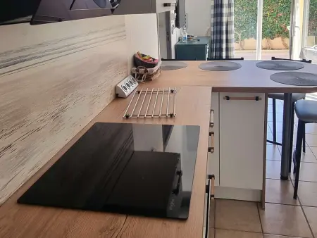 Villa rénovée climatisée avec piscine et parking proche mer - Photo 2
