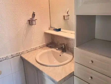 Villa rénovée climatisée avec piscine et parking proche mer - Photo 10
