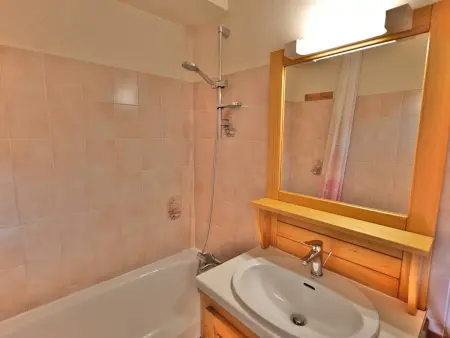 Appartement 2 pièces + coin montagne, balcon sud, au centre du village - Photo 12