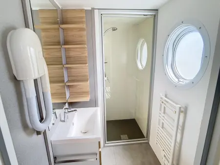 Mobil-home Grand Confort à 200m de la plage avec piscine chauffée, 4 pers, terrasse, parking - Photo 6