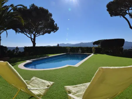 Villa avec piscine privée, BBQ, Wifi & Parking, près des plages de la Costa Brava - Photo 2