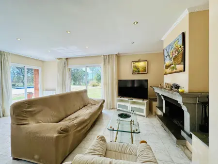 Villa tranquille à Llagostera avec piscine et terrasse. - Photo 1