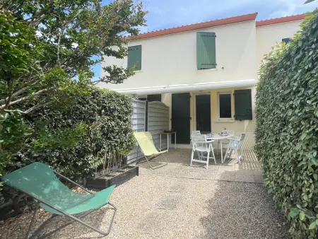 Maison à 150m plage, 2 chambres, piscine & WiFi, parking - Photo 9