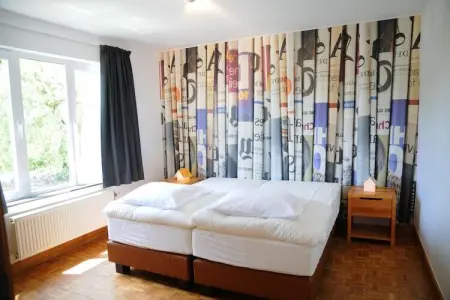 BIBLIOTHÈQUE, Bungalow à Noiseux avec Bain à Bois - Photo 6