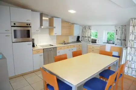 BIBLIOTHÈQUE, Bungalow à Noiseux avec Bain à Bois - Photo 8