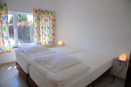 BIBLIOTHÈQUE, Bungalow à Noiseux avec Bain à Bois - Photo 11