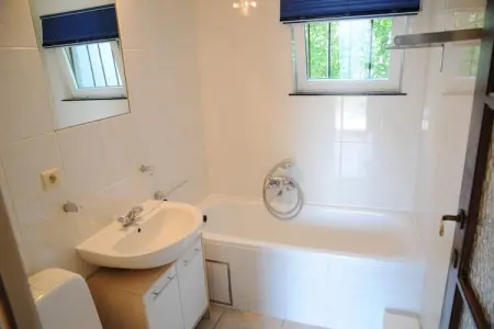 BIBLIOTHÈQUE, Bungalow à Noiseux avec Bain à Bois - Photo 15