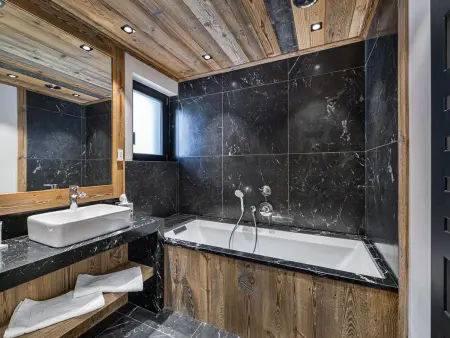 Chalet d'Exception avec Piscine, Hammam et Ascenseur à Val d'Isère, Proche des Pistes - Photo 8