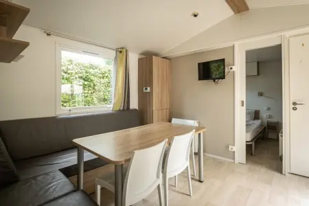 Camping Petite Suisse 2, Chalet de Charme avec Piscine - Photo 8