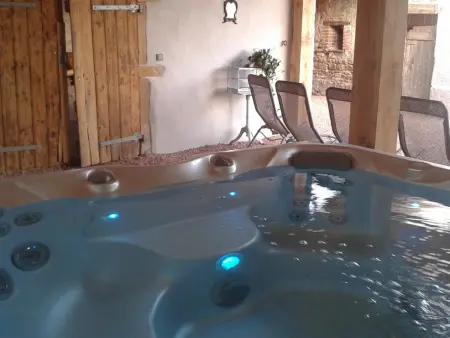 Gîte cocon avec spa et sauna à Saint-Germain-Lespinasse - Photo 2
