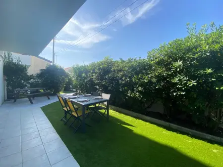 Appartement en rez-de-jardin à 100m de la plage avec terrasse et parking - Photo 1