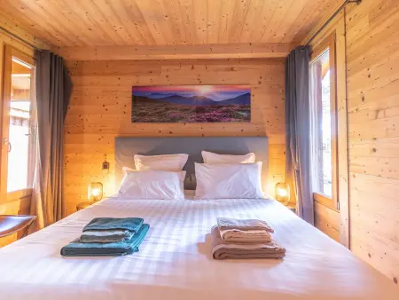 Luxe et détente : Lodge avec SPA privatif et accès piscine, golf, et aire de jeux. - Photo 7