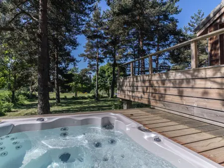 Luxe et détente : Lodge avec SPA privatif et accès piscine, golf, et aire de jeux. - Photo 15