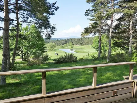 Luxe et détente : Lodge avec SPA privatif et accès piscine, golf, et aire de jeux. - Photo 17