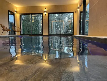 Luxe et détente : Lodge avec SPA privatif et accès piscine, golf, et aire de jeux. - Photo 22