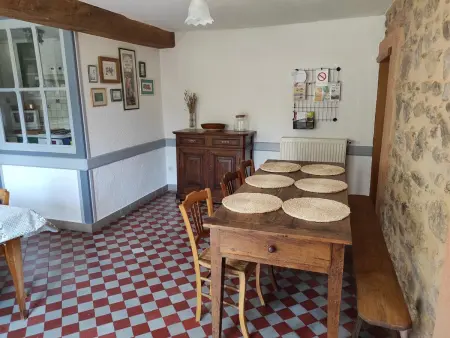 Gîte de 132 m² avec cheminée et jardin à Renaison - Photo 3