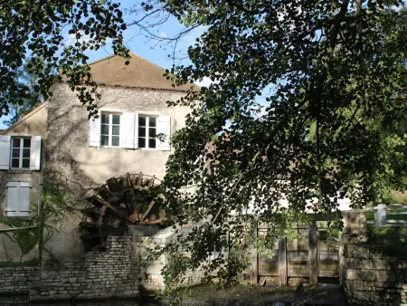 Gîte indépendant au bord de la rivière, cadre historique, pêche, animaux bienvenus, parking privé - Photo 13