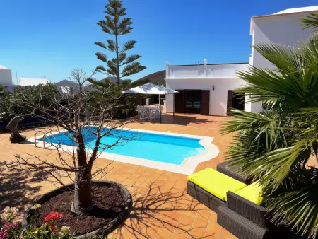 Villa Timanfaya: Maison Jumelée avec Piscine Privée à Yaiza, Proche du Parc National et de Playa Blanca - Photo 4