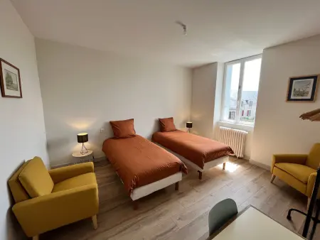 École rénovée avec terrasse, 3 chambres, draps, ménage et chauffage inclus - Photo 3