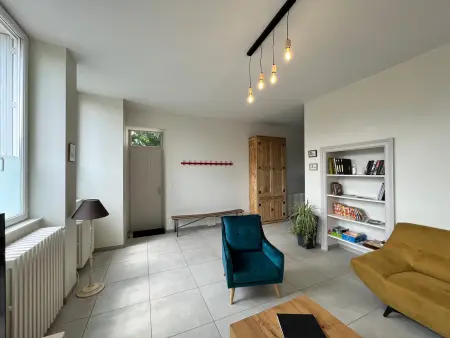 École rénovée avec terrasse, 3 chambres, draps, ménage et chauffage inclus - Photo 5