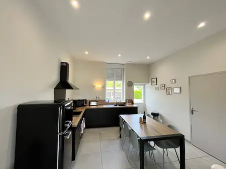 École rénovée avec terrasse, 3 chambres, draps, ménage et chauffage inclus - Photo 6