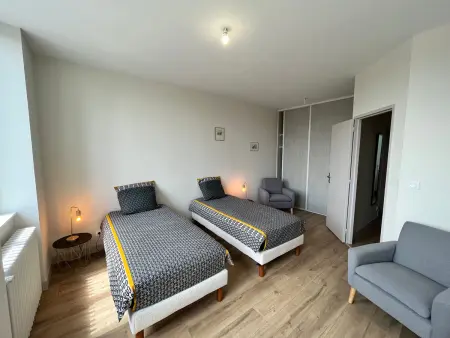 École rénovée avec terrasse, 3 chambres, draps, ménage et chauffage inclus - Photo 10