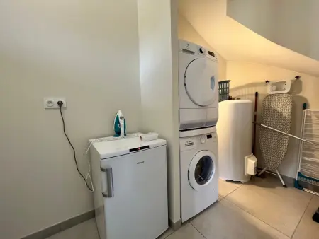 École rénovée avec terrasse, 3 chambres, draps, ménage et chauffage inclus - Photo 12