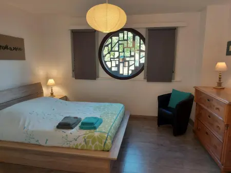 Maison spacieuse avec jardin, terrasse et vue sur le lac - Photo 2