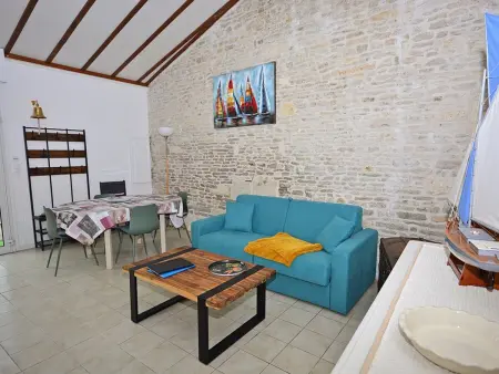 Maison rénovée avec mezzanine à Saint-Georges-d'Oléron, proche plage - Photo 1