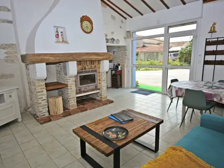 Maison rénovée avec mezzanine à Saint-Georges-d'Oléron, proche plage - Photo 2