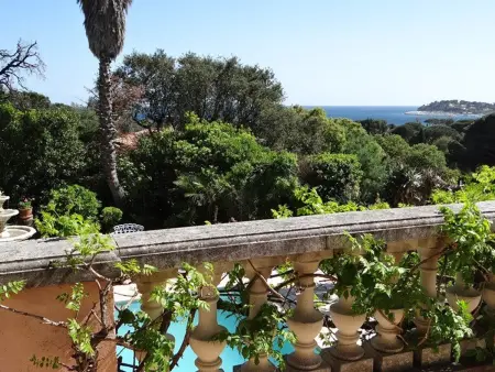 Villa 4 chambres avec piscine et terrasses, Villa 8 personnes à Cavalaire sur Mer - Photo 1