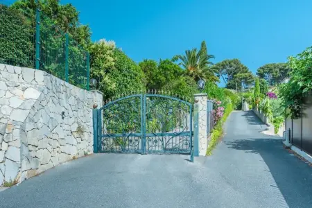 Villa Bellevue, Villa avec vue sur la mer et piscine - Photo 9