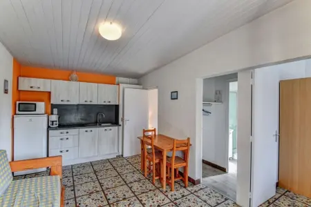 Chêne 1 2pax Double bed, Gîte dans un parc de vacances avec piscine - Photo 1