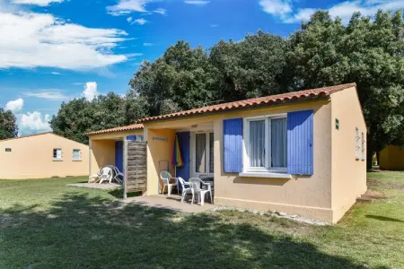 Chêne 1 2pax Double bed, Gîte dans un parc de vacances avec piscine - Photo 8