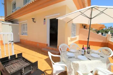 Pareado en San Pedro del Pinatar, Maison de vacances spacieuse à Región de Murcia avec balcon - Photo 1
