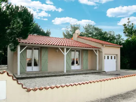 Maison à 2 km de la plage avec terrasse, jardin et garage à Brem-sur-Mer - Photo 1