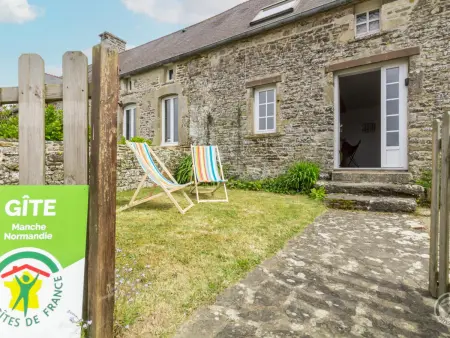 Maison confortable avec jardinet clos et terrasse à Canville-la-Rocque - Photo 4