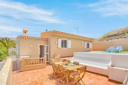 Home Holidays // Villa Rural Los Corcos, Merveilleuse maison de vacances avec piscine - Photo 1