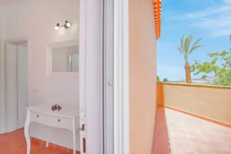 Home Holidays // Villa Rural Los Corcos, Merveilleuse maison de vacances avec piscine - Photo 23