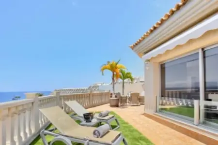 Home Holidays// Villa Home Holidays, Majestueuse maison de vacances avec piscine - Photo 6