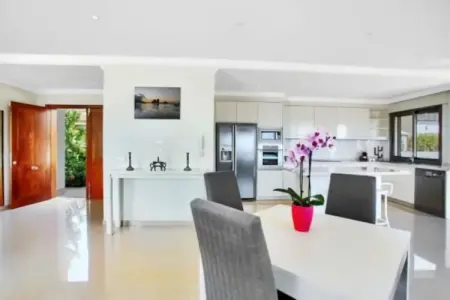 Home Holidays// Villa Home Holidays, Majestueuse maison de vacances avec piscine - Photo 19