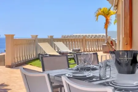 Home Holidays// Villa Home Holidays, Majestueuse maison de vacances avec piscine - Photo 22